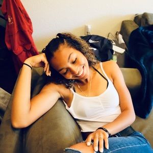 Meet your Posher, Alyssa